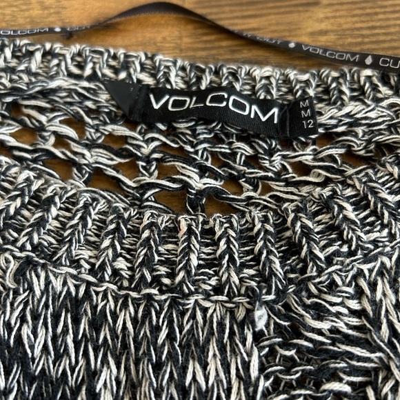 VOLCOM Open knit Black and White Long sleeve pullover Lightweight Size Medium - Picture 8 of 8